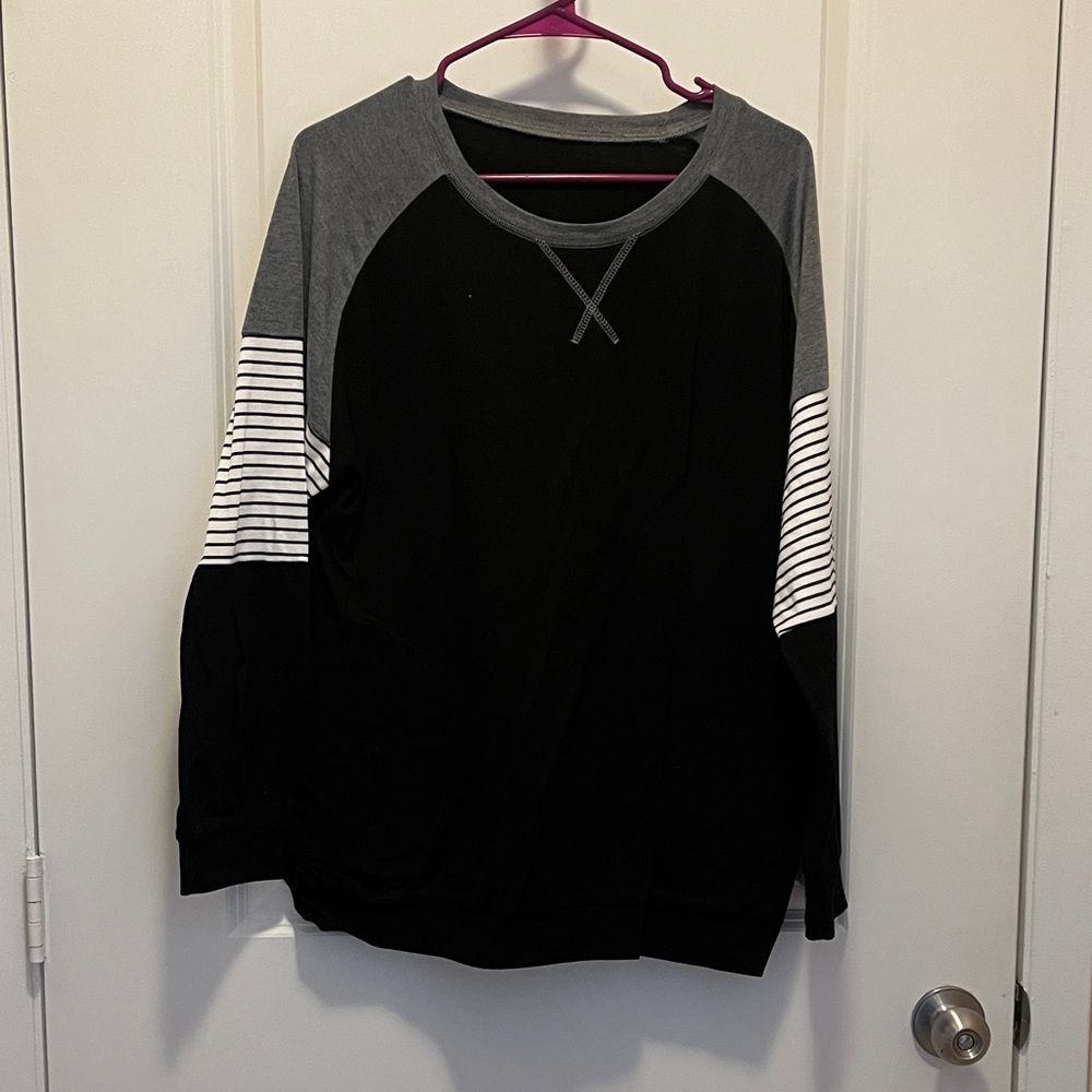 Women’s Long Sleeve Raglan Tee - Black & Gray